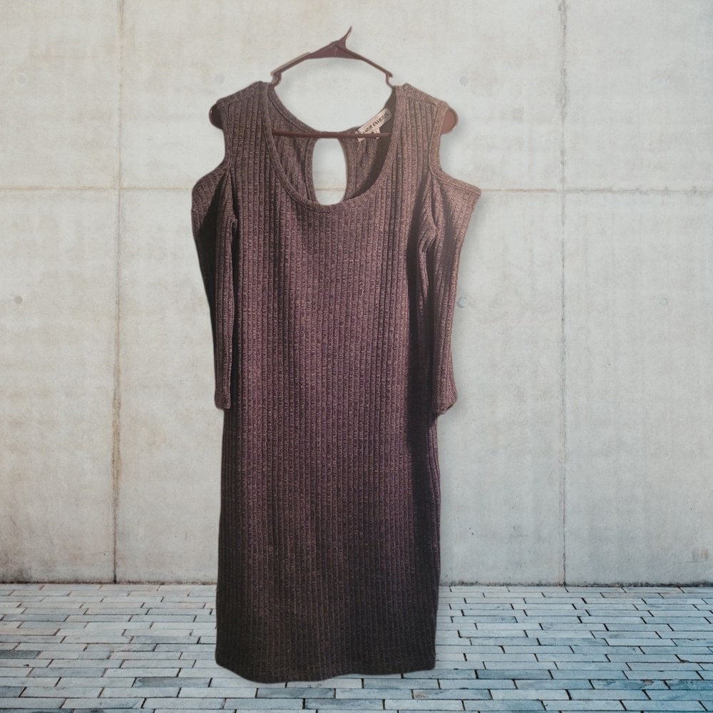 Almost Famous size XL Gray Shoulder Keyhole dress